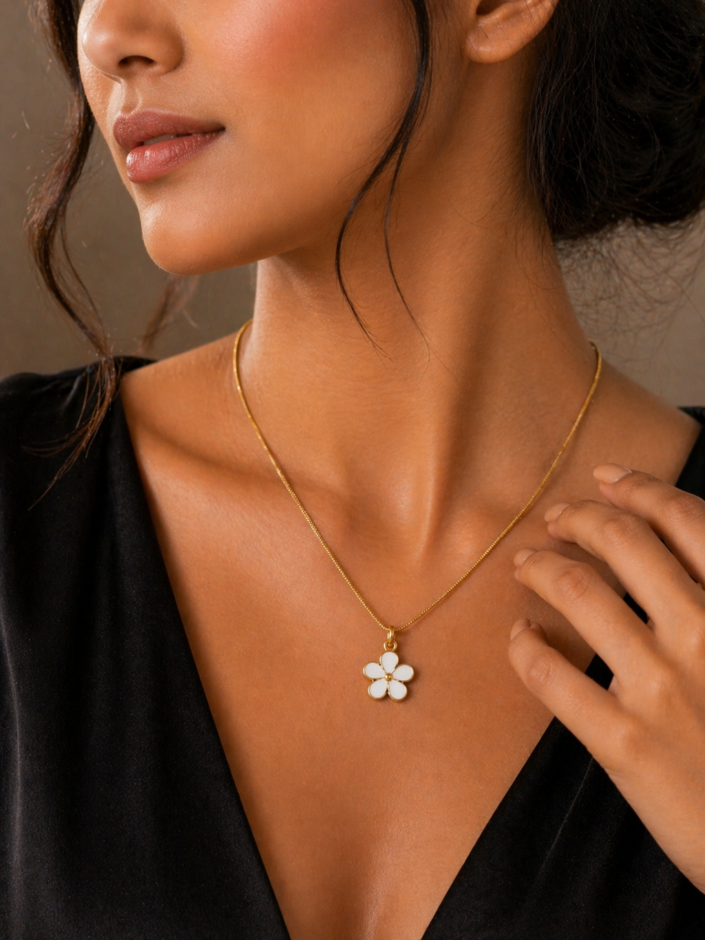 Luxury Flower Pendant Necklace – Premium Gold Plated Elegant Jewelry for Women